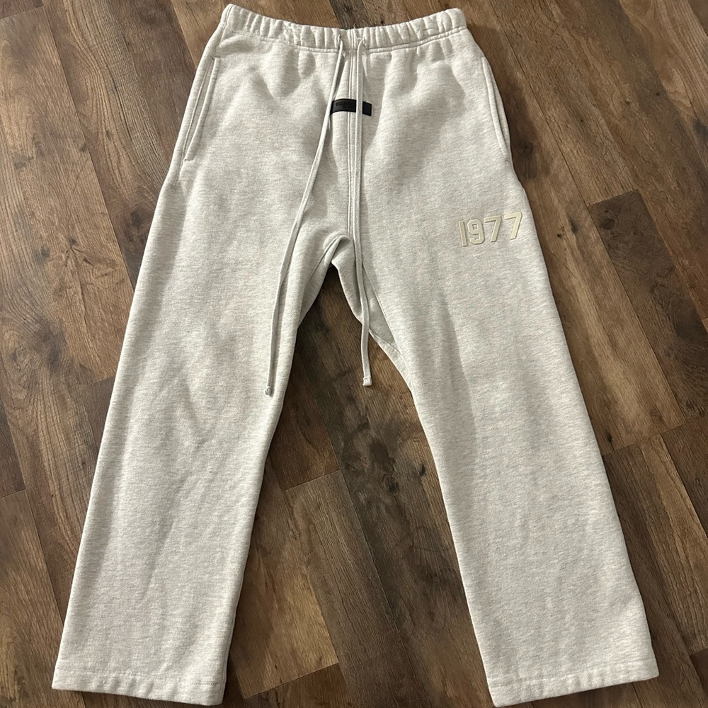1977 essentials relaxed sweatpants size xs worn mabye once great condition